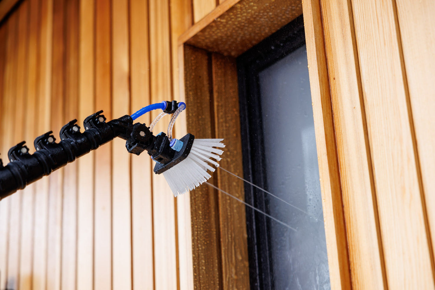 Edge™ Mini Stiff Brush